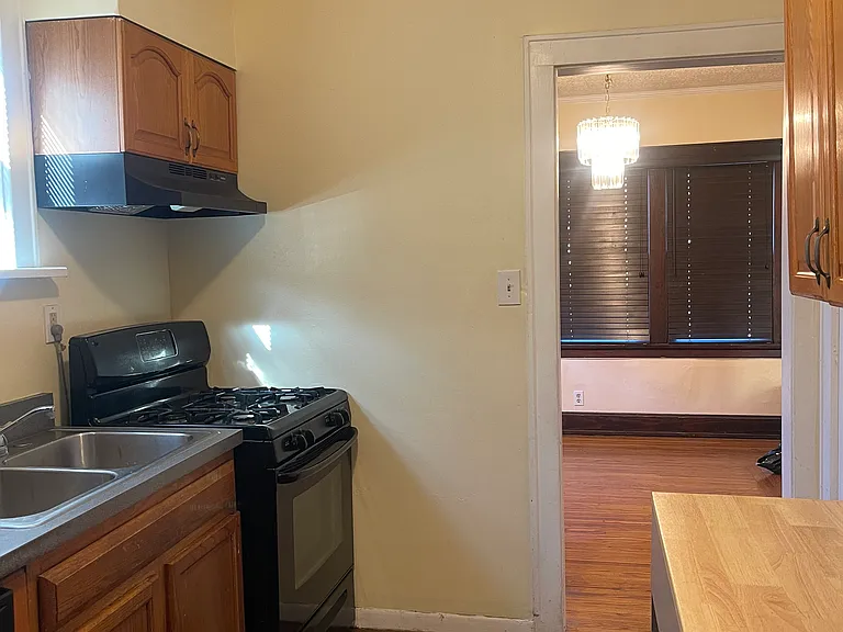 1815 Garden Ln — Photo 8