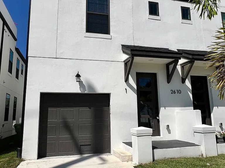 2610 E Clark St #1 — Photo 2