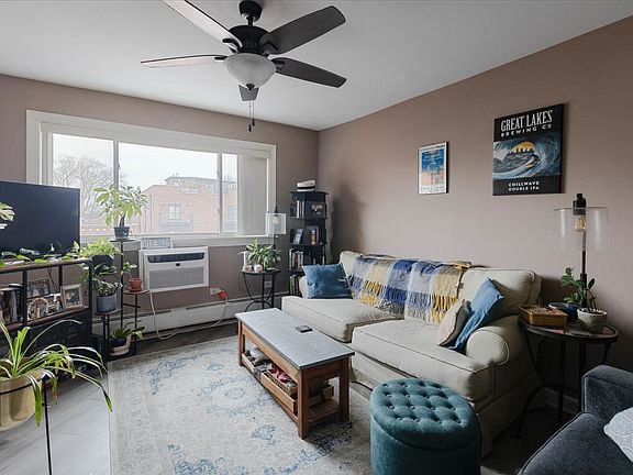 4th image of 900 W Fullerton Ave APT 5B