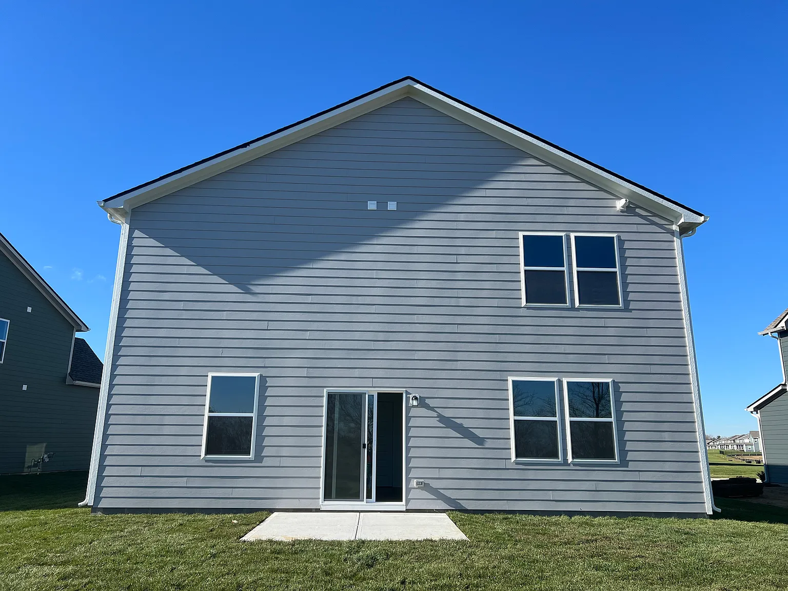 5 bed, 2422 sqft, $2,445 — Photo 2