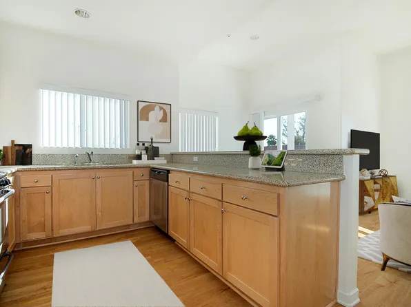 Grand View Towers, 401 S Grand View St #408, Los Angeles, CA 90057