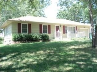 2504 Hillside Dr, Harrisonville, MO 64701