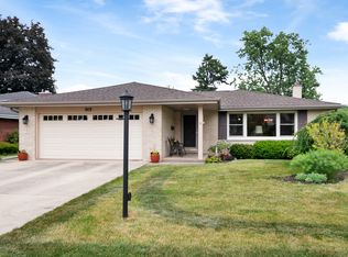 915 S See Gwun Ave, Mount Prospect, IL 60056