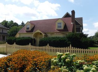 405 E Benton St, Aurora, IL 60505