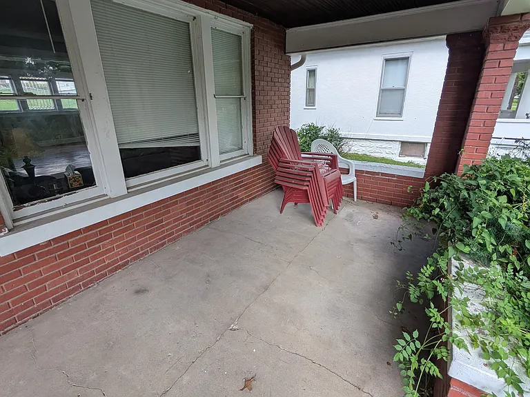 929 Riley St — Photo 4