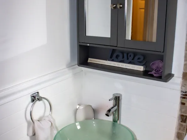 645 Barretto Street image 4 of 9