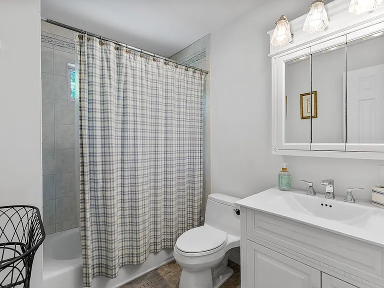 311 N Magee St — Photo 30
