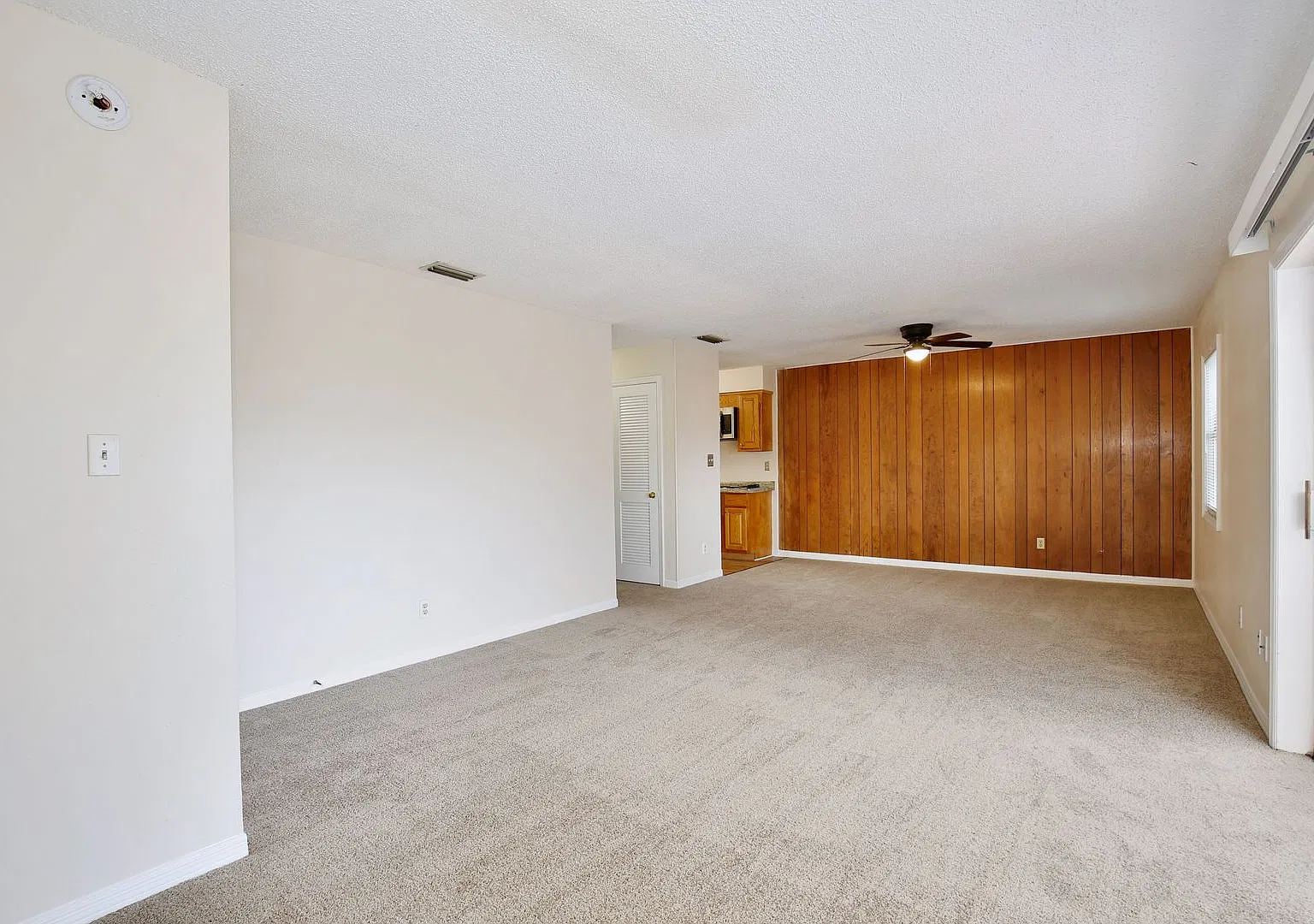 Spacious 1/1 Condo with Water Utility Included at Lake Howell Arms Condominiums - Casselberry — Photo 4