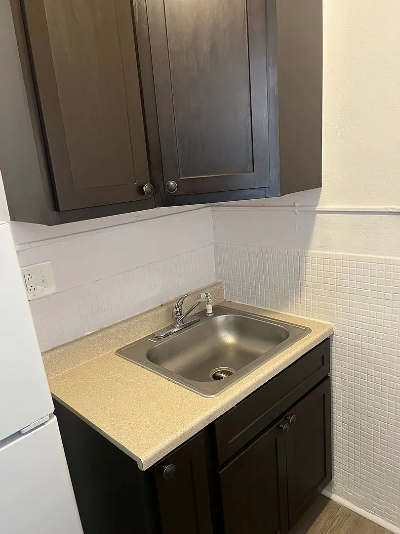 (370) 2526-30 Bellevue — Photo 4