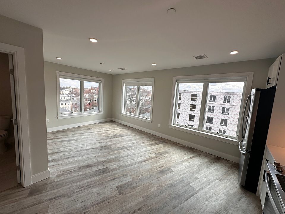 1st image of 200-204 Old Colony Ave #611