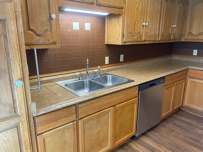 3900 Gayle Ave — Photo 9