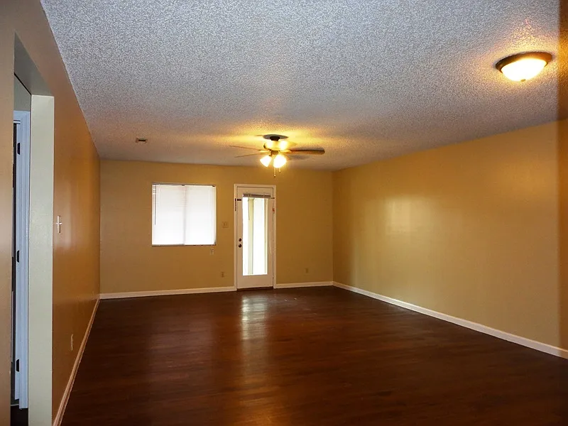 Cute 2 BR/1BA Condo with Pool Access — Photo 4