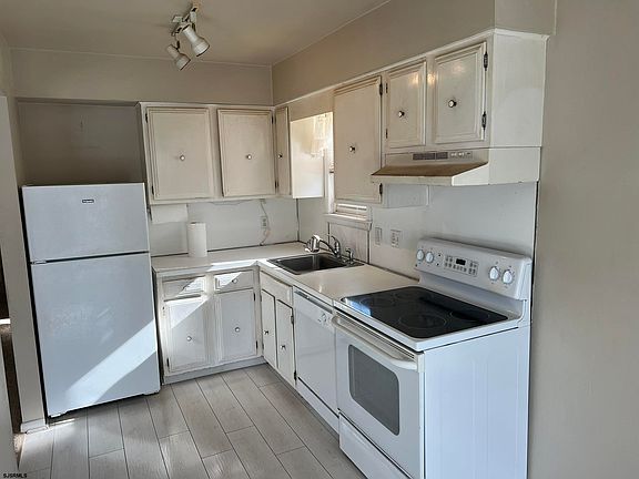 5th image of 3627 West Ave #27
