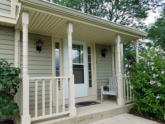 4th image of 2605 College Hill Cir