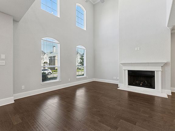 3rd image of 3213 Matisse Ln