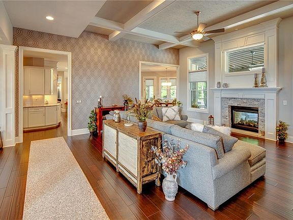 4th image of 2970 Sutton Ln