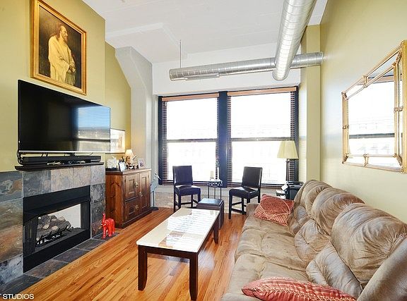 3rd image of 1001 W 15th St #Gu177