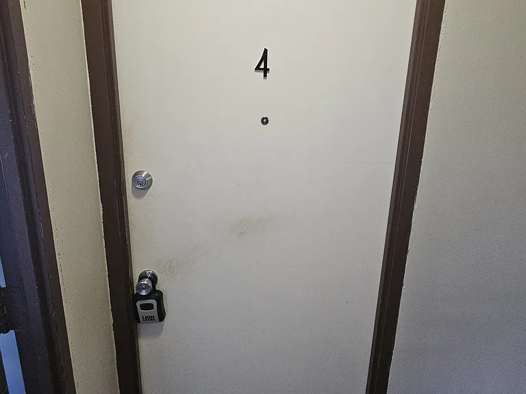 105 E North St #4 — Photo 2