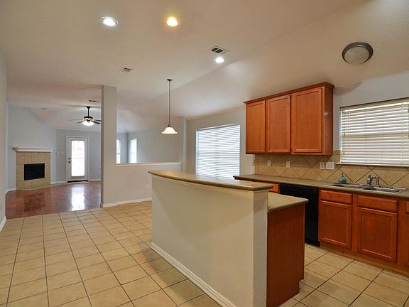 4th image of 2133 Michelle Creek Dr