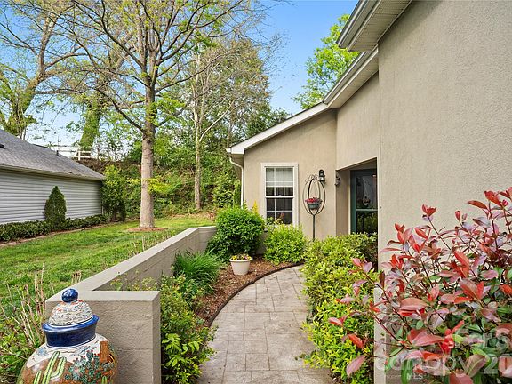 4th image of 75 Stonebridge Dr