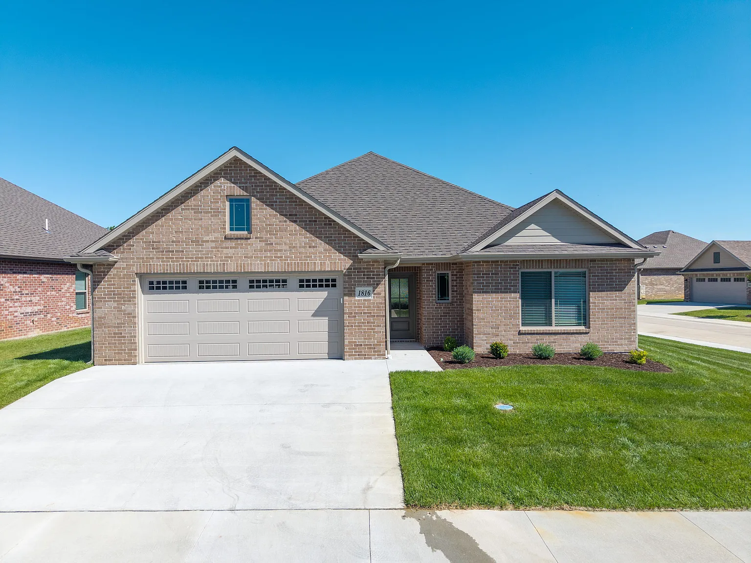 3 bed, 2.0 bath, 1769 sqft, $2,600 — Photo 1