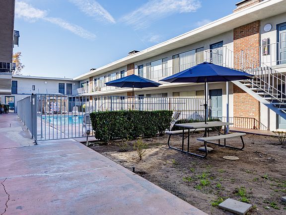 5th image of 6835 Variel Ave APT 28