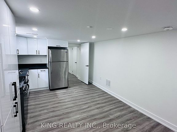 4th image of 994 Brimley Rd #Basement