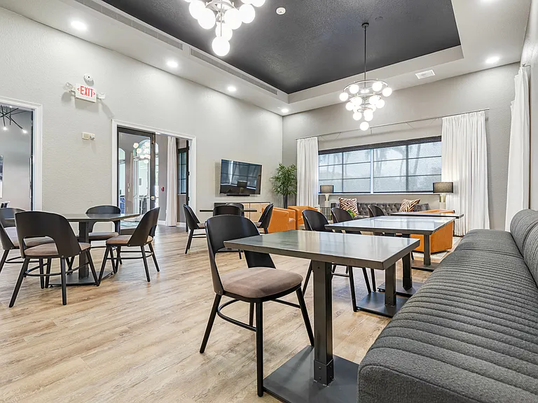 Bella Vista Apartments — Photo 25