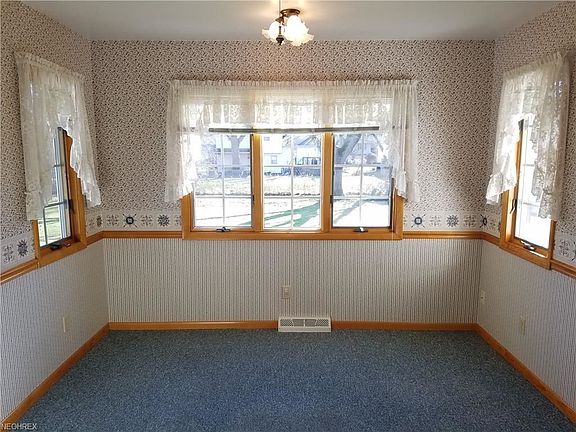 5th image of 137 Whitman Blvd