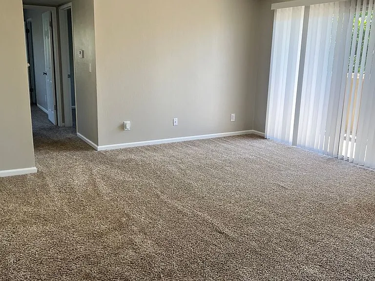 Meadowbrook Apartments — Photo 4