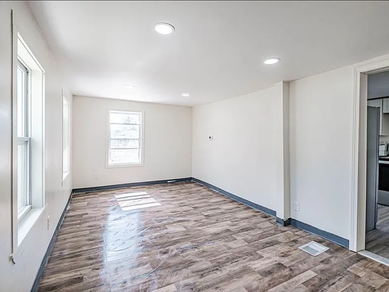178 Main St — Photo 14