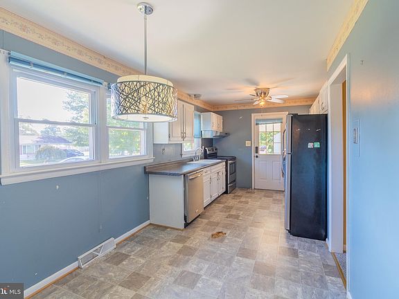 5th image of 24425 Lakeland Dr