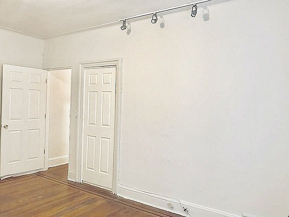 3rd image of 2815 34th St APT 2H