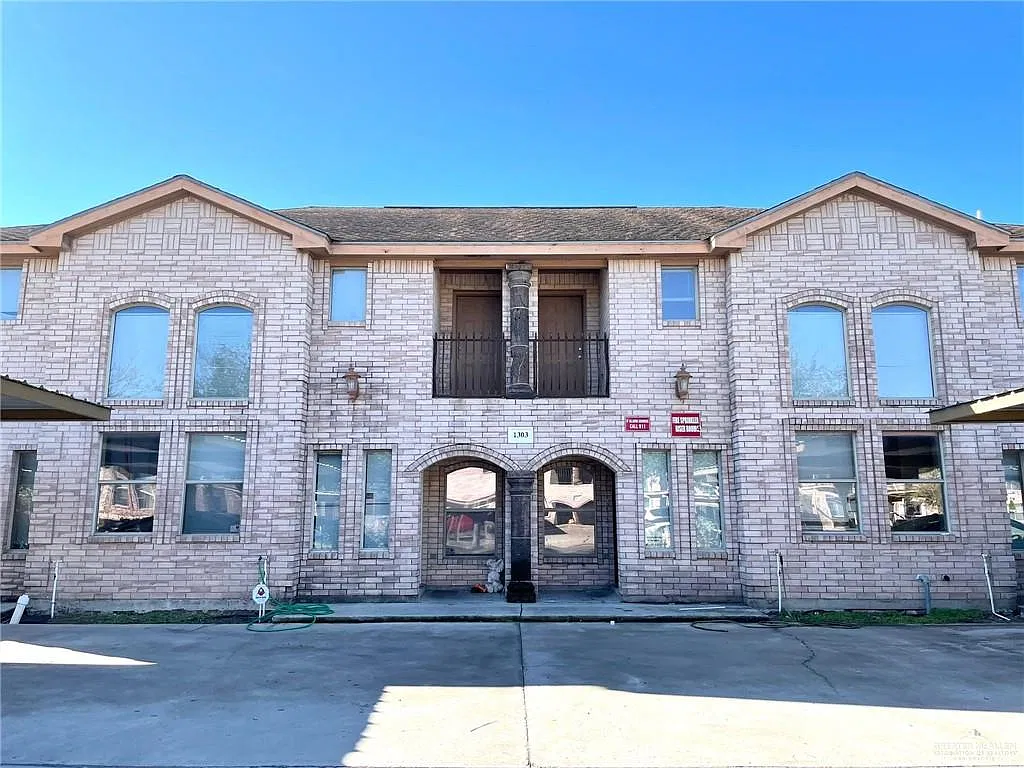 2 bed, 2.5 bath, 1200 sqft, $900 — Photo 1