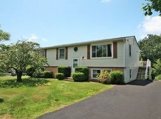 23 Lauderdale Dr, Narragansett, RI 02882