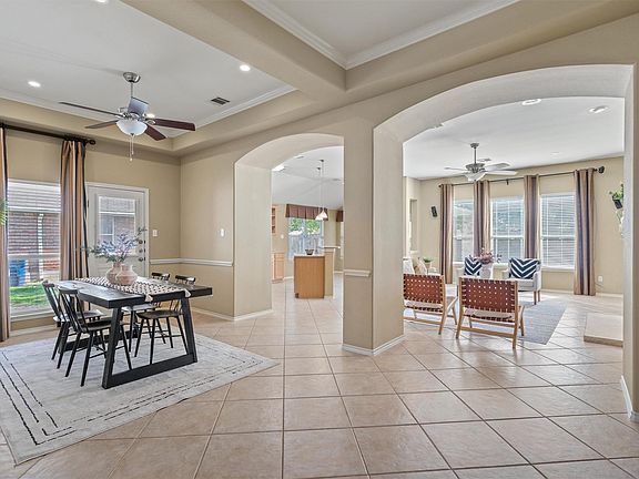 5th image of 1502 Uvalde Dr