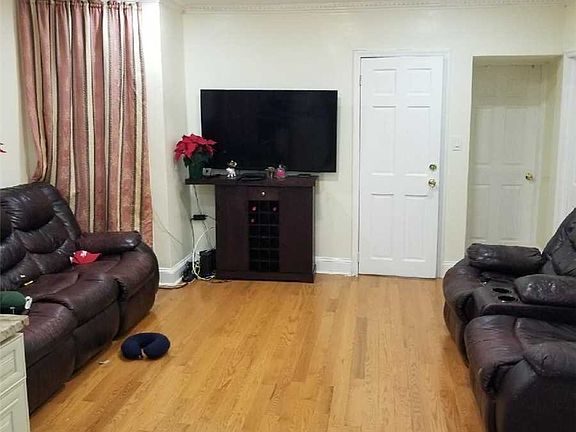 3rd image of 10222 87th Ave