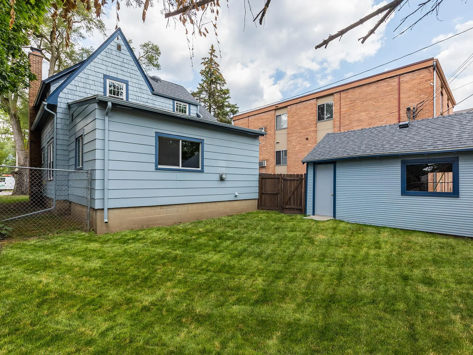 4 bed, $5,200 — Photo 4