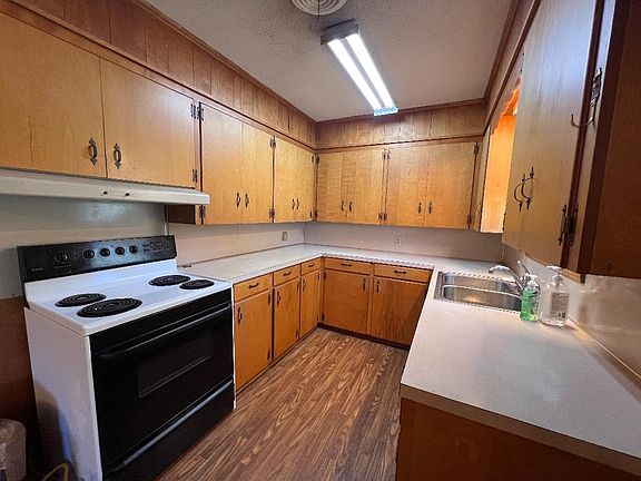 4th image of 1010 W Garrison St