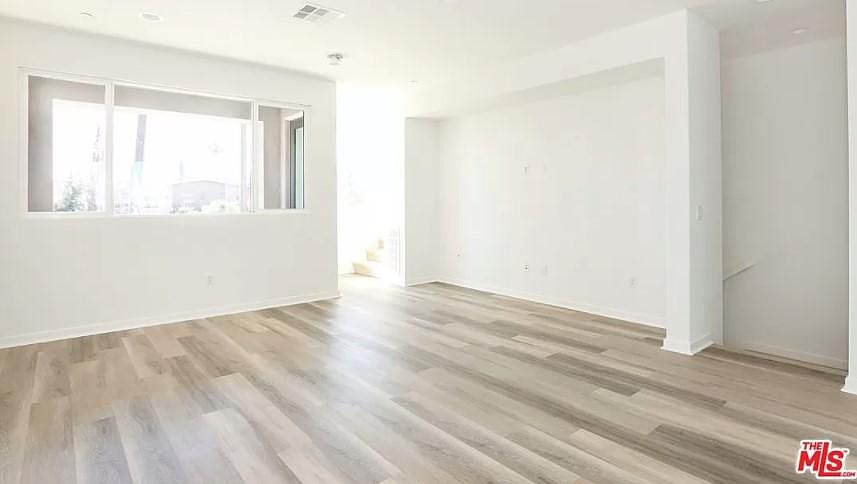 1st image of 13225 Victory Blvd