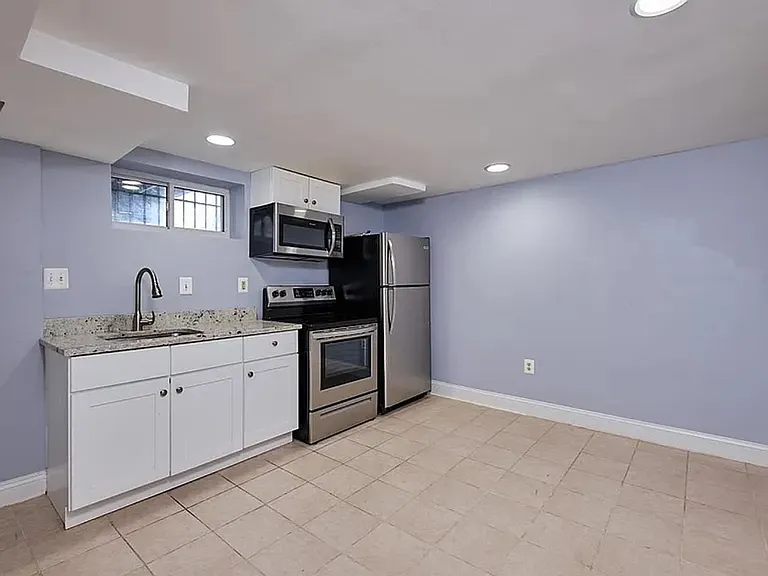 144 Webster St NE — Photo 2