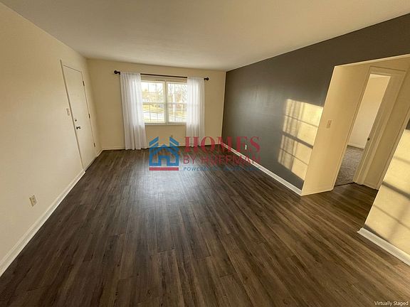 2nd image of 2867 Ravenswood Dr