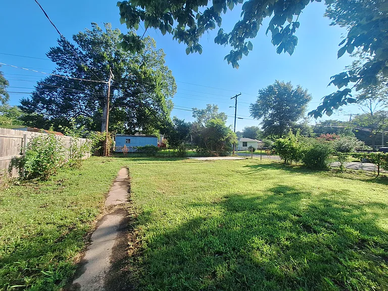Huge back yard with concrete pad for extra vehicle, or Recreational vehicle