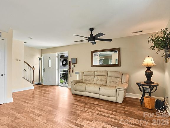 4th image of 7 Mahogany Rd