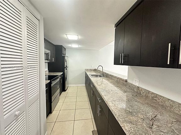 3rd image of 6848 SW 37th St #10-D