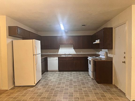 4th image of 2702 Lucille Dr #A
