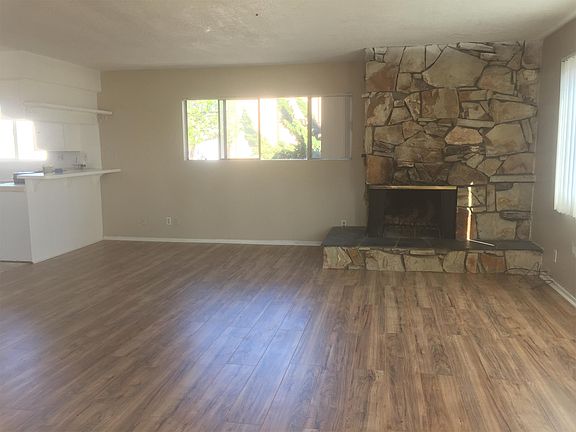 3rd image of 219 Loma Ave APT 4