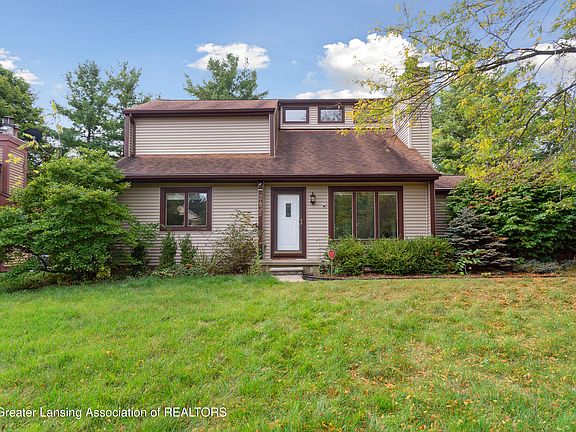 3rd image of 2435 Seville Dr