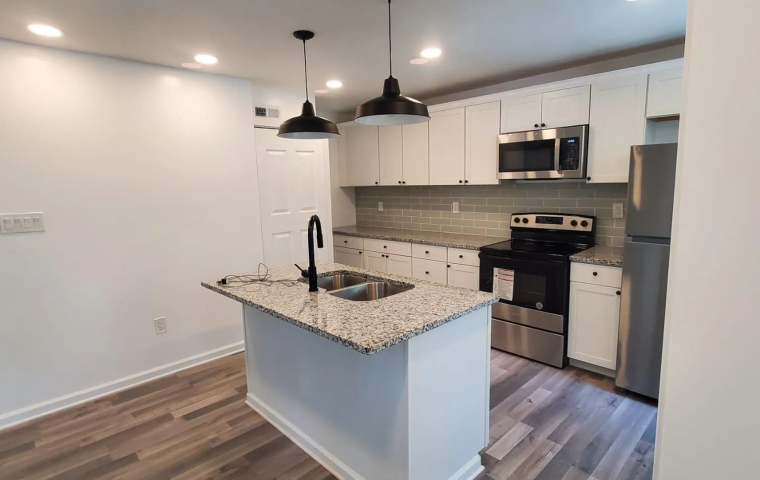 419 Creekstone Dr — Photo 3
