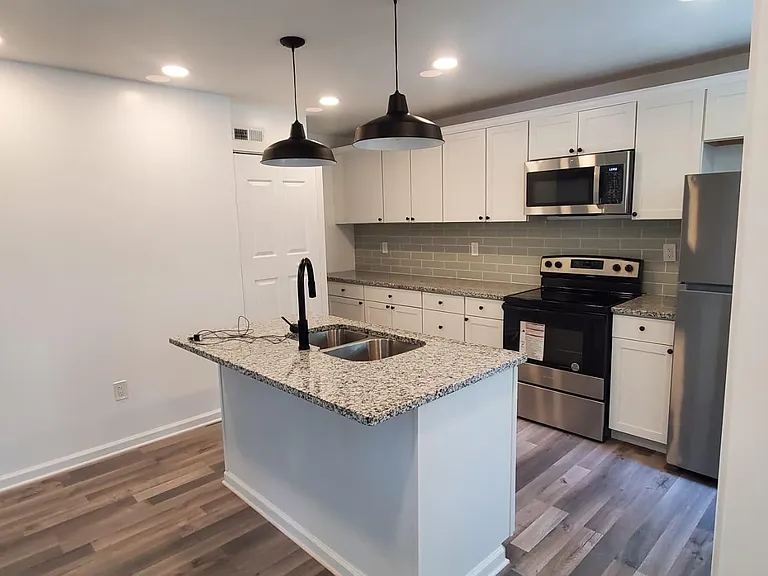 419 Creekstone Dr — Photo 3